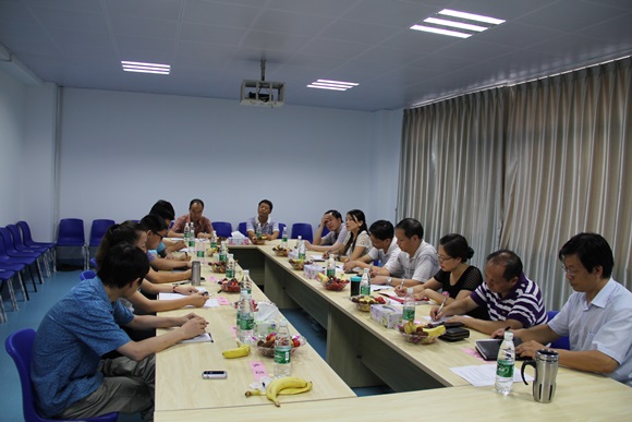 三峽職院領導和厚溥公司領導層會議討論現場